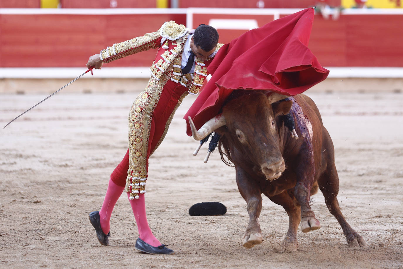 Fotos: Oreja al pundonor de Ureña en Pamplona