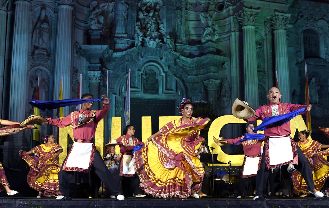 Fotos: Ritmos africanos y de Colombia, en el estreno del Festival de Folclore de Murcia