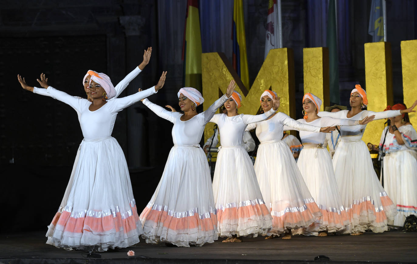 Fotos: Ritmos africanos y de Colombia, en el estreno del Festival de Folclore de Murcia