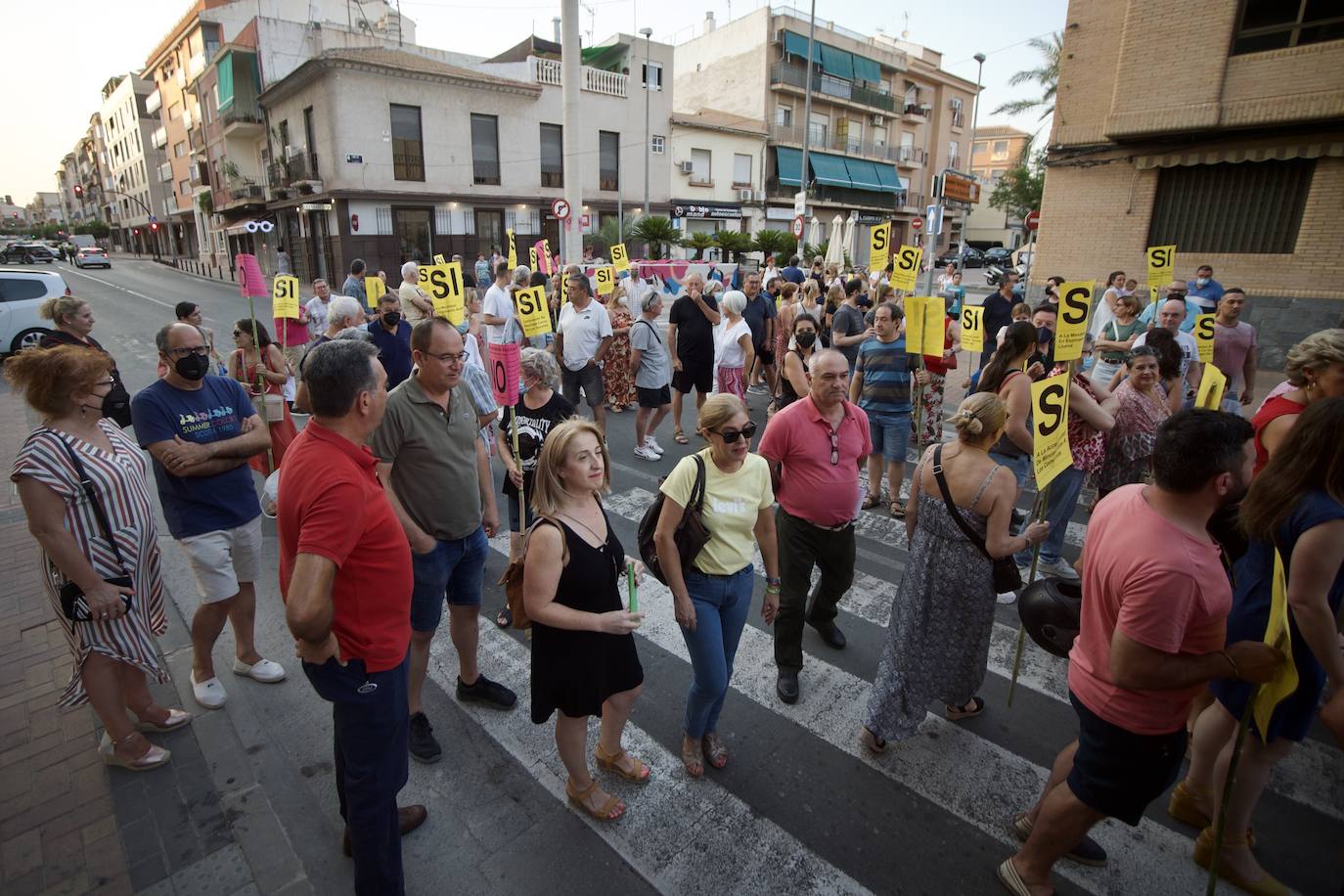 Fotos: Plante vecinal en Espinardo porla supresión de 170 aparcamientos
