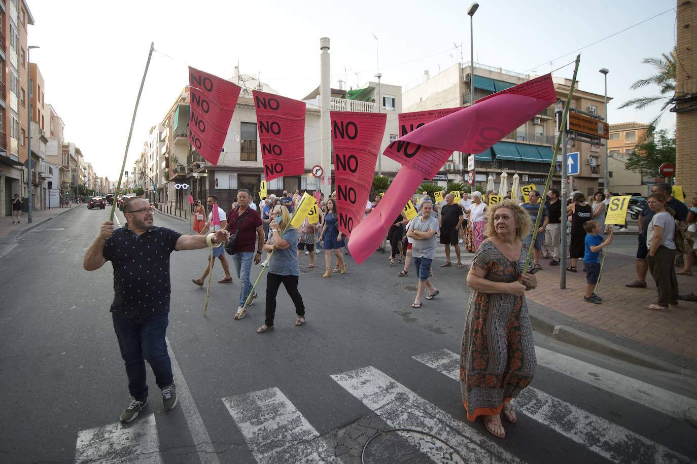 Fotos: Plante vecinal en Espinardo porla supresión de 170 aparcamientos