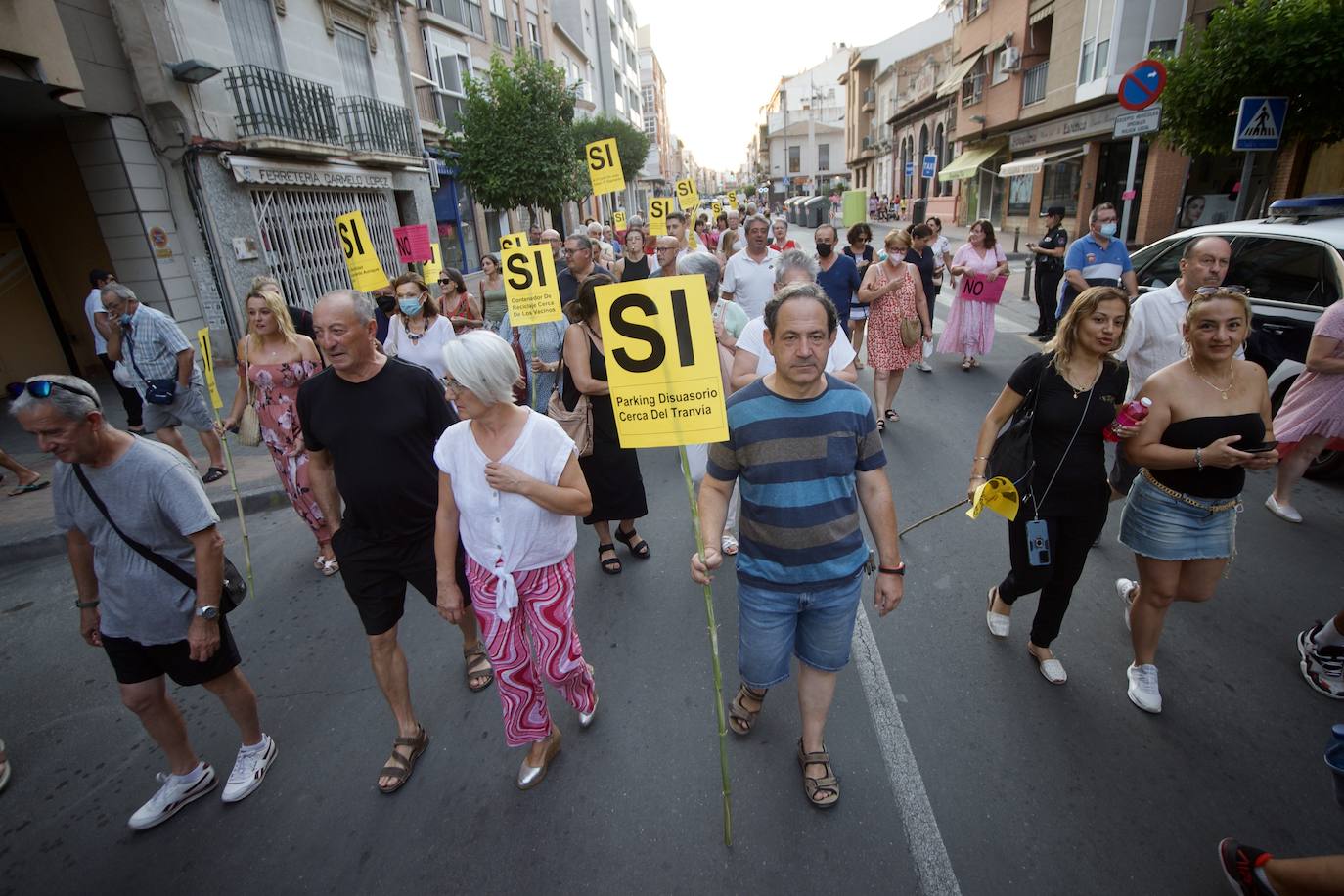 Fotos: Plante vecinal en Espinardo porla supresión de 170 aparcamientos