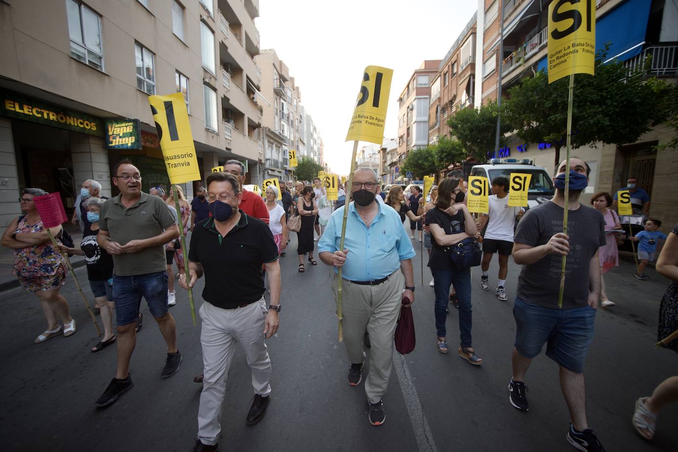 Fotos: Plante vecinal en Espinardo porla supresión de 170 aparcamientos