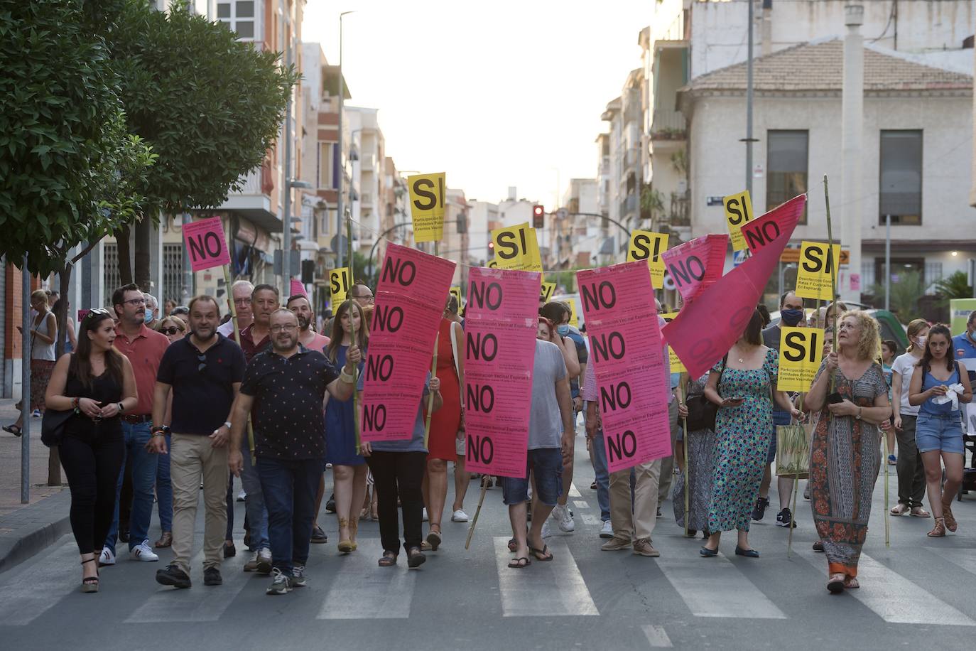 Fotos: Plante vecinal en Espinardo porla supresión de 170 aparcamientos