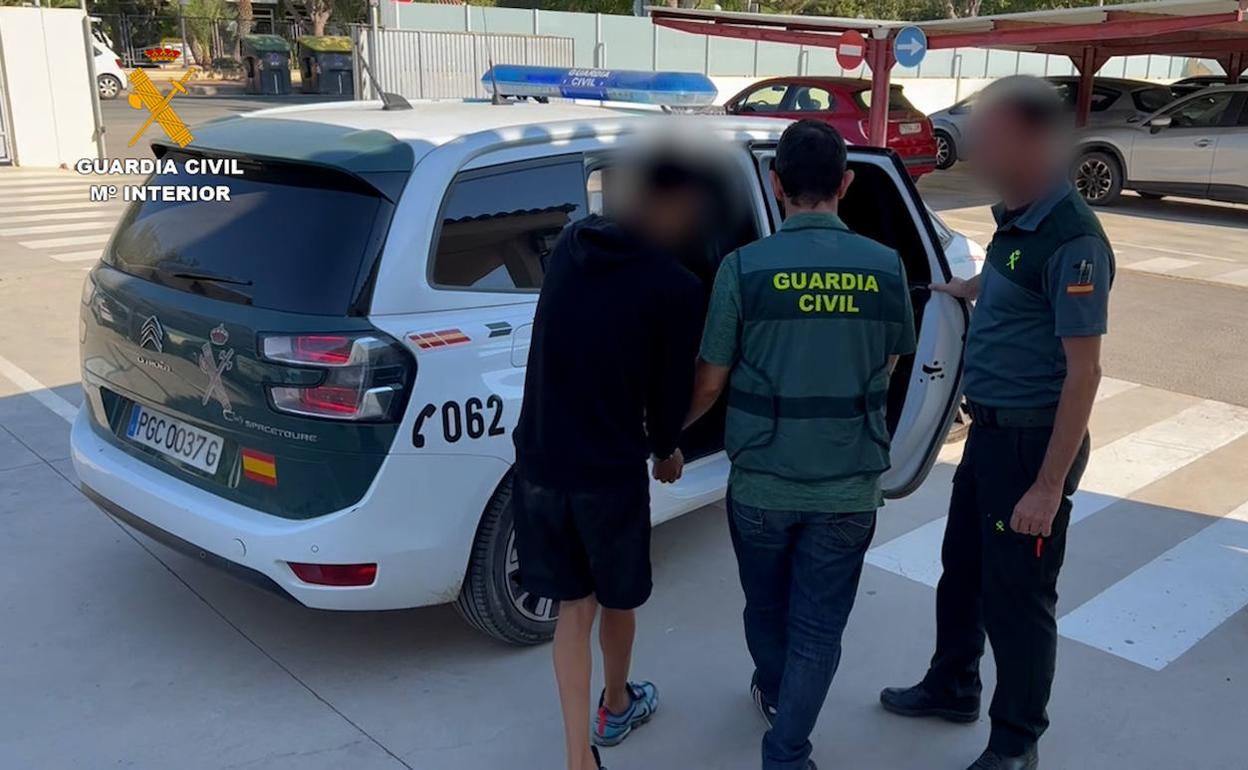 Uno de los jóvenes detenidos como presuntos autores de delito de lesiones graves.