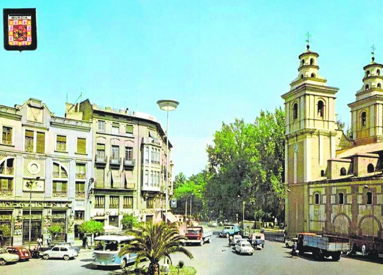 Postal de la época que muestra la fachada principal del nuevo Cinema Iniesta.