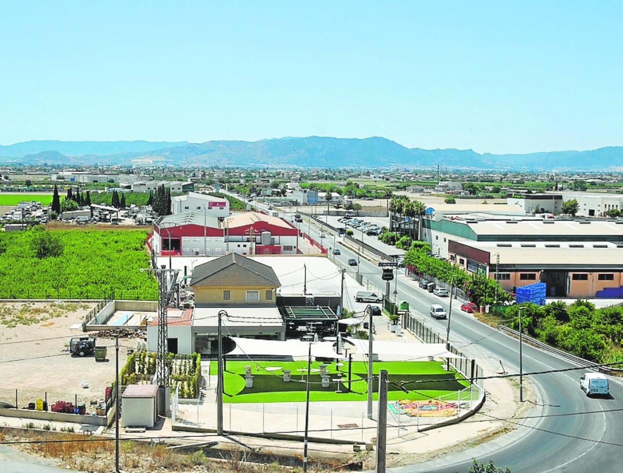 La carretera Santomera-San Javier. A la izquierda se construirá el tramo que falta de la autovía para enlazar con Zeneta. 
