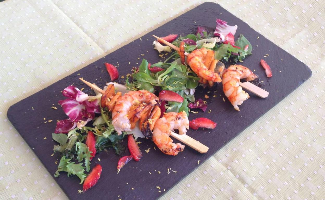 Brochetas de gambas y mejillones