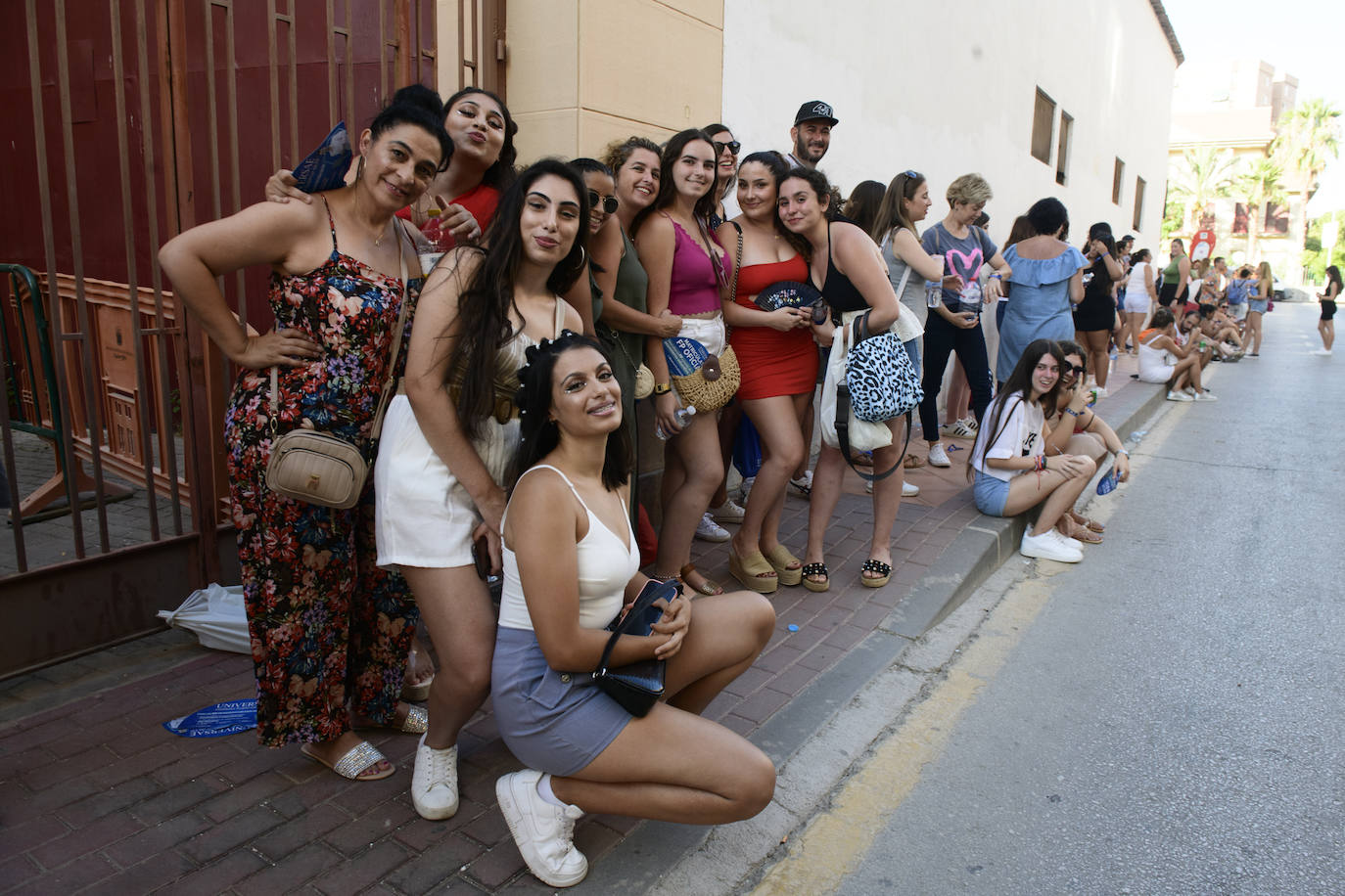 Fotos: Largas colas en la Plaza de Toros de Murcia para ver a Maluma