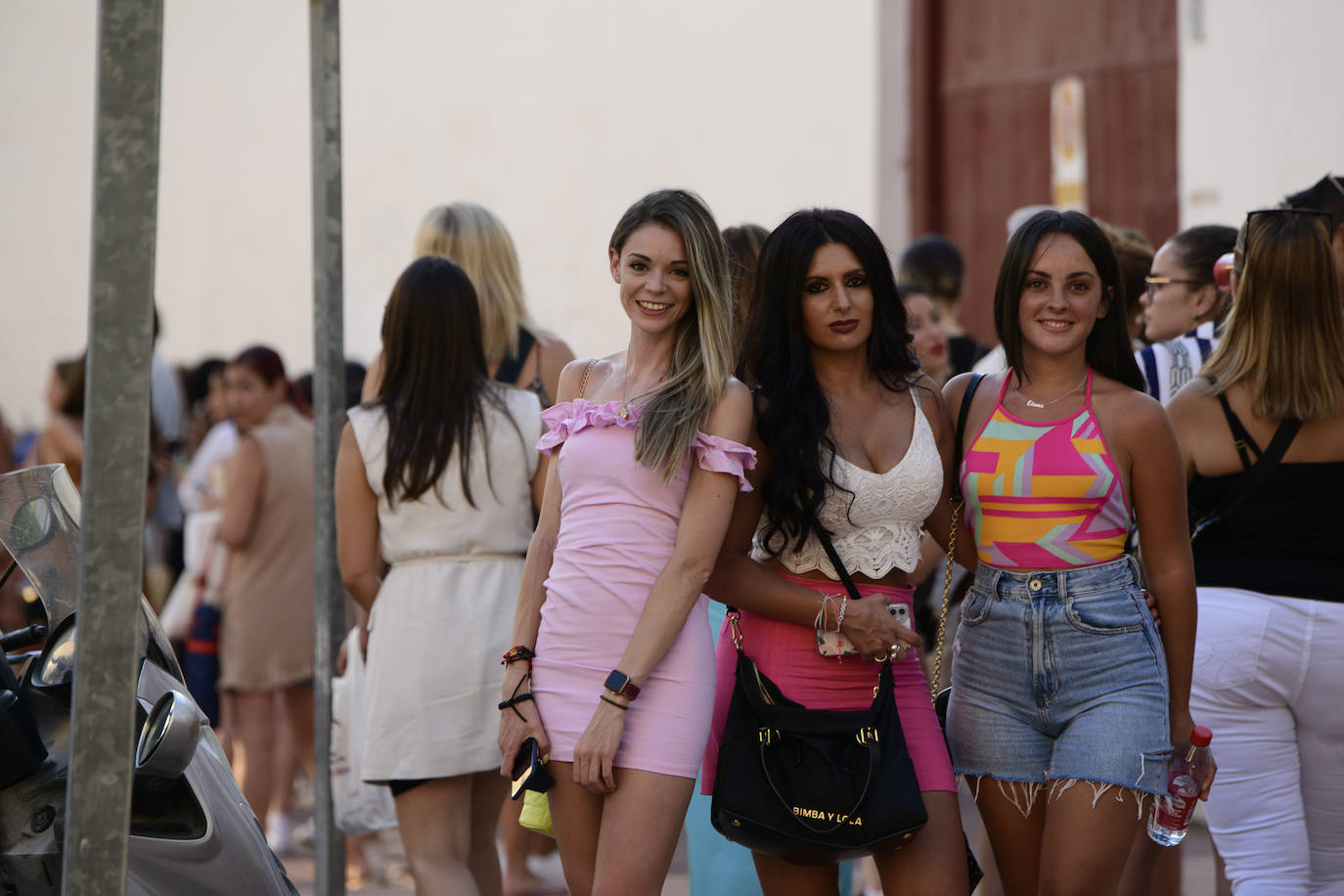 Fotos: Largas colas en la Plaza de Toros de Murcia para ver a Maluma