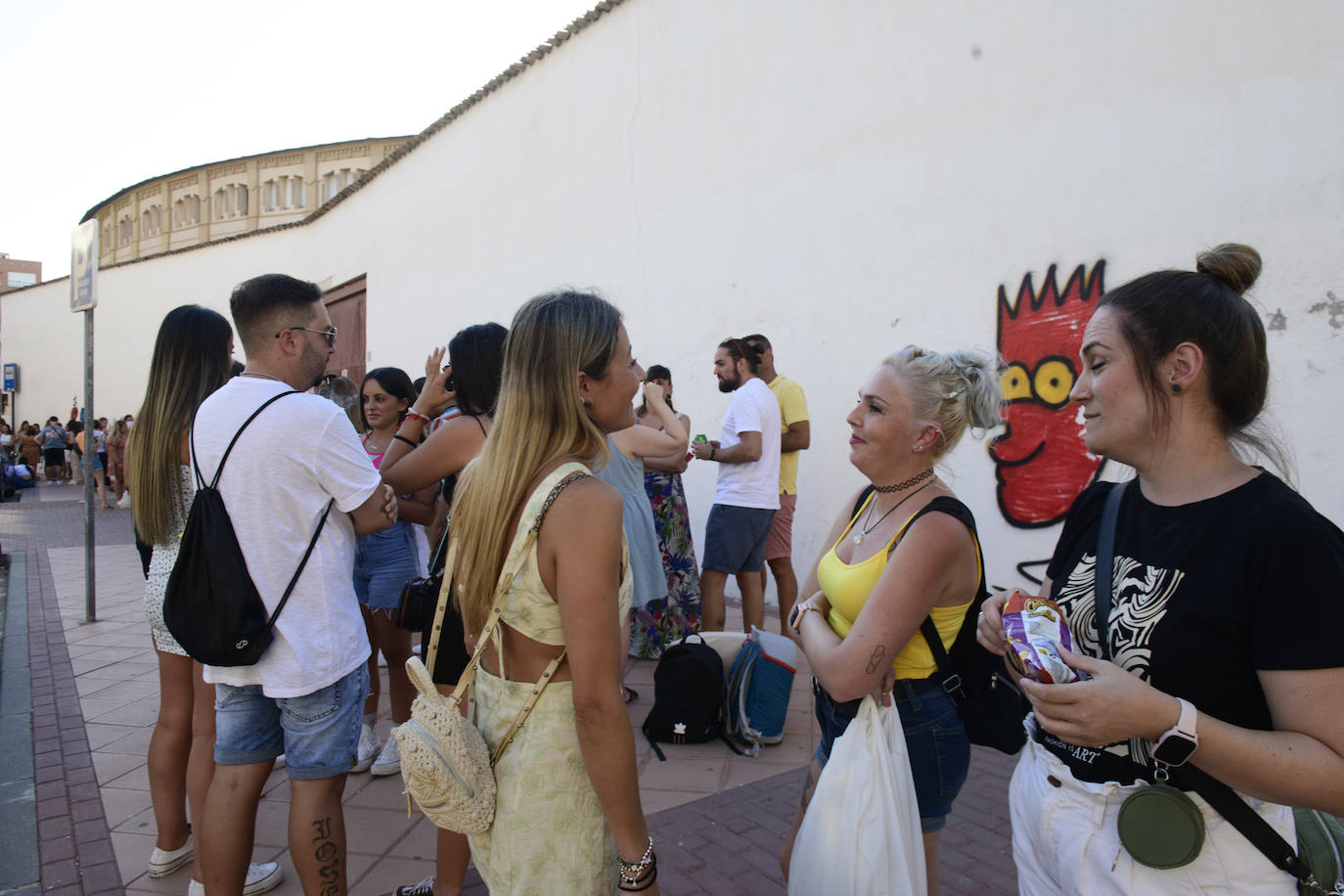 Fotos: Largas colas en la Plaza de Toros de Murcia para ver a Maluma