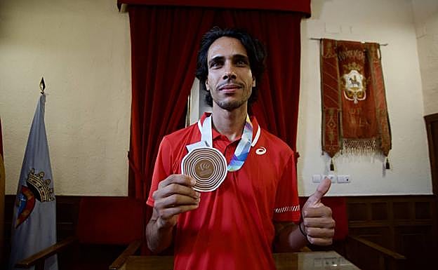 El Ayuntamiento de Mula rinde homenaje al atleta muleño Mohamed Katir.