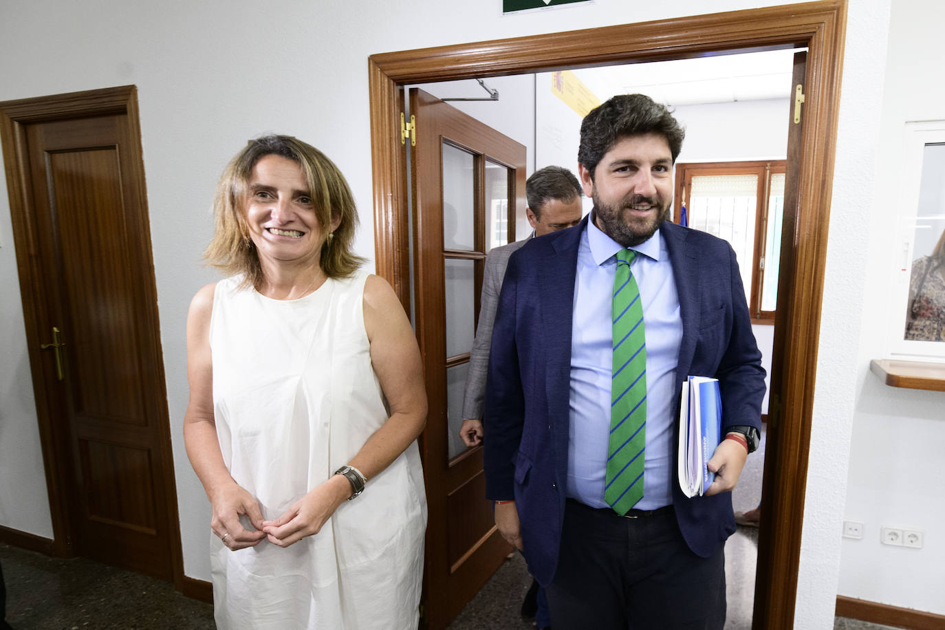 Fotos: La visita de López Miras y Ribera a la Oficina del Mar Menor de Murcia, en imágenes