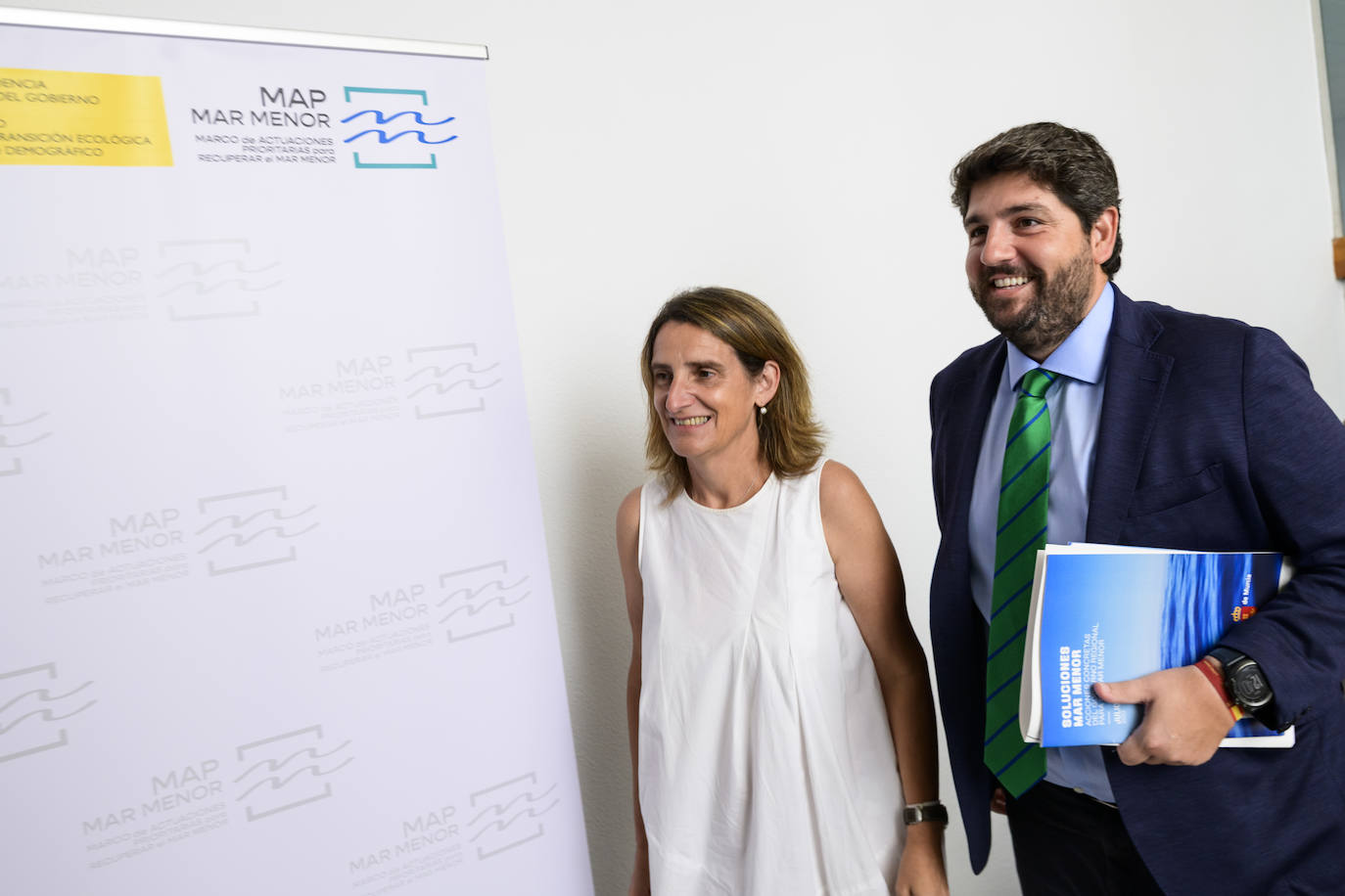 Fotos: La visita de López Miras y Ribera a la Oficina del Mar Menor de Murcia, en imágenes