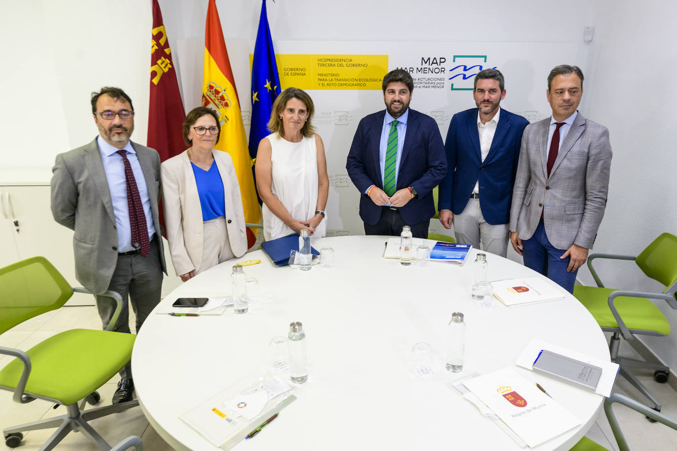 Fotos: La visita de López Miras y Ribera a la Oficina del Mar Menor de Murcia, en imágenes