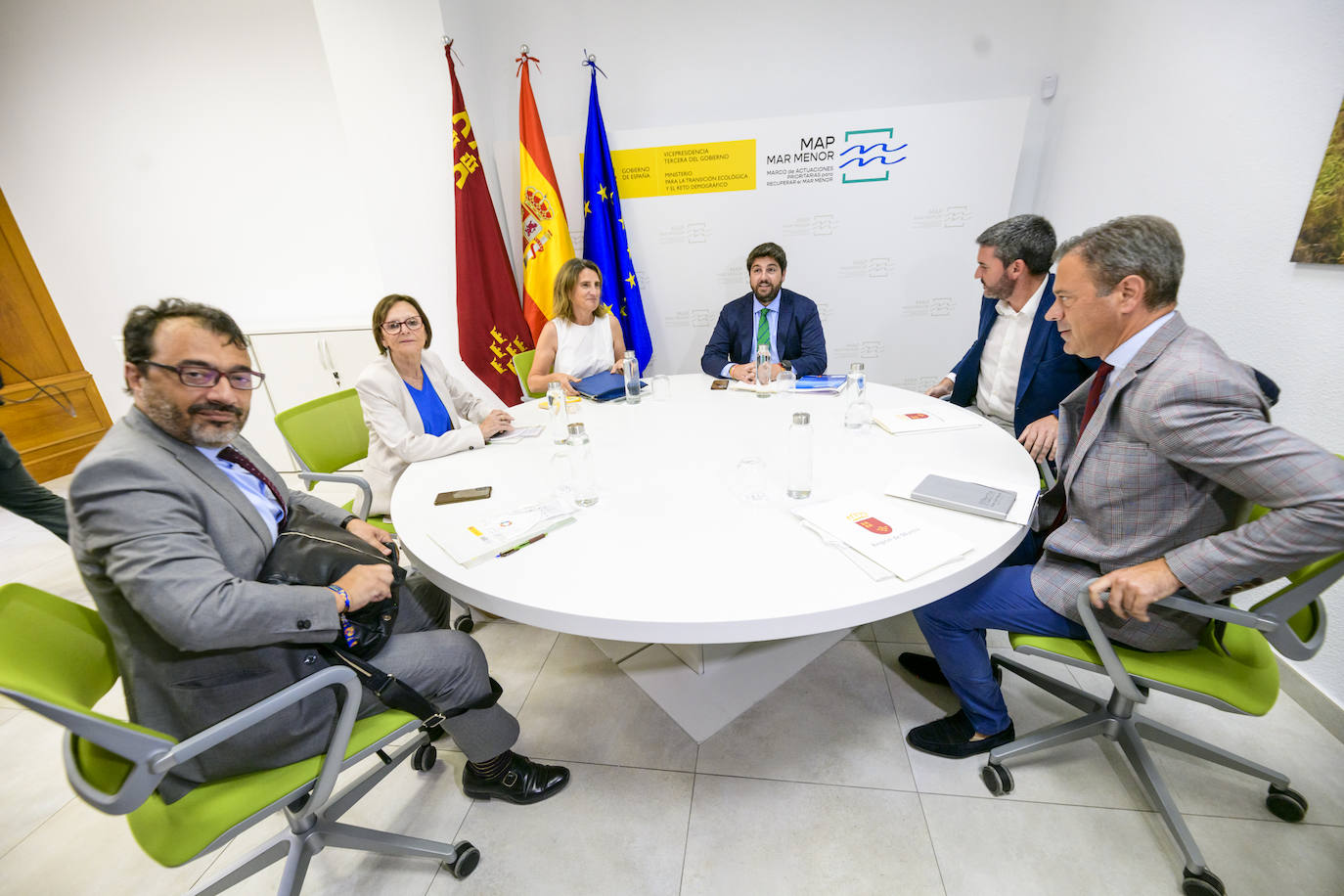 Fotos: La visita de López Miras y Ribera a la Oficina del Mar Menor de Murcia, en imágenes