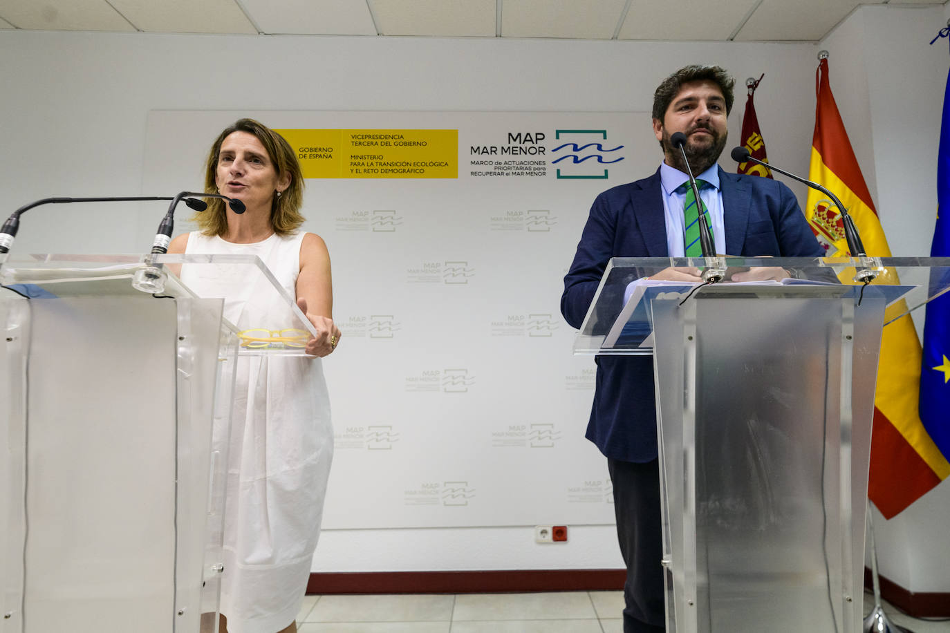 Fotos: La visita de López Miras y Ribera a la Oficina del Mar Menor de Murcia, en imágenes