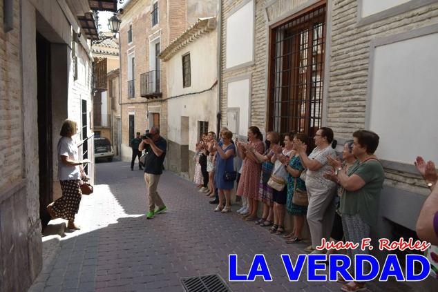 El programa de la visita de la Infanta Elena concluyó con un recorrido por la Casa-Museo de los Caballos del Vino; un momento que había despertado gran expectación entre los caballistas ya que doña Elena ostenta el título de Amazona Honoraria del Bando de los Caballos del Vino desde 1990, fecha en la que aceptó el nombramiento. 