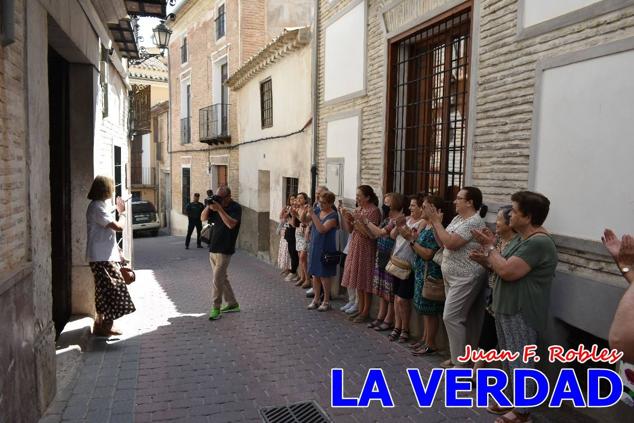 El programa de la visita de la Infanta Elena concluyó con un recorrido por la Casa-Museo de los Caballos del Vino; un momento que había despertado gran expectación entre los caballistas ya que doña Elena ostenta el título de Amazona Honoraria del Bando de los Caballos del Vino desde 1990, fecha en la que aceptó el nombramiento. 