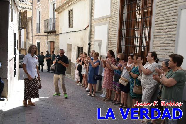 El programa de la visita de la Infanta Elena concluyó con un recorrido por la Casa-Museo de los Caballos del Vino; un momento que había despertado gran expectación entre los caballistas ya que doña Elena ostenta el título de Amazona Honoraria del Bando de los Caballos del Vino desde 1990, fecha en la que aceptó el nombramiento. 