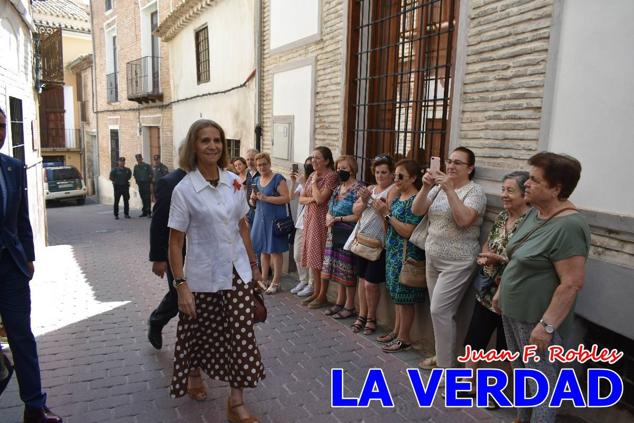 El programa de la visita de la Infanta Elena concluyó con un recorrido por la Casa-Museo de los Caballos del Vino; un momento que había despertado gran expectación entre los caballistas ya que doña Elena ostenta el título de Amazona Honoraria del Bando de los Caballos del Vino desde 1990, fecha en la que aceptó el nombramiento. 
