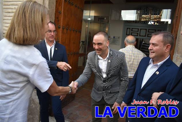 El programa de la visita de la Infanta Elena concluyó con un recorrido por la Casa-Museo de los Caballos del Vino; un momento que había despertado gran expectación entre los caballistas ya que doña Elena ostenta el título de Amazona Honoraria del Bando de los Caballos del Vino desde 1990, fecha en la que aceptó el nombramiento. 