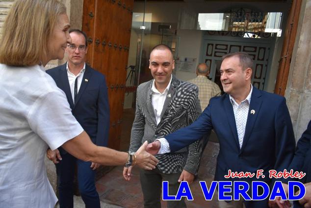 El programa de la visita de la Infanta Elena concluyó con un recorrido por la Casa-Museo de los Caballos del Vino; un momento que había despertado gran expectación entre los caballistas ya que doña Elena ostenta el título de Amazona Honoraria del Bando de los Caballos del Vino desde 1990, fecha en la que aceptó el nombramiento. 