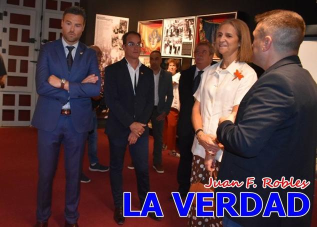 El programa de la visita de la Infanta Elena concluyó con un recorrido por la Casa-Museo de los Caballos del Vino; un momento que había despertado gran expectación entre los caballistas ya que doña Elena ostenta el título de Amazona Honoraria del Bando de los Caballos del Vino desde 1990, fecha en la que aceptó el nombramiento. 