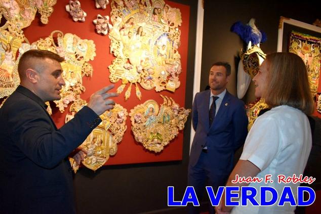 El programa de la visita de la Infanta Elena concluyó con un recorrido por la Casa-Museo de los Caballos del Vino; un momento que había despertado gran expectación entre los caballistas ya que doña Elena ostenta el título de Amazona Honoraria del Bando de los Caballos del Vino desde 1990, fecha en la que aceptó el nombramiento. 