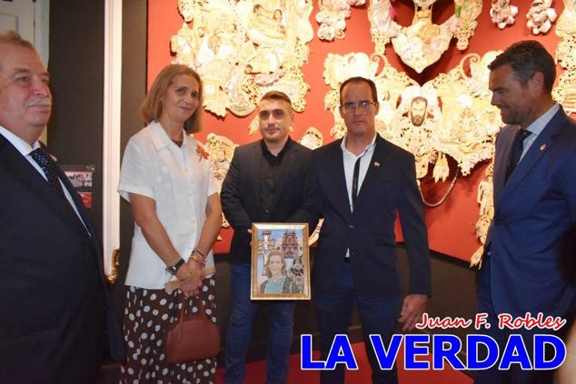 El programa de la visita de la Infanta Elena concluyó con un recorrido por la Casa-Museo de los Caballos del Vino; un momento que había despertado gran expectación entre los caballistas ya que doña Elena ostenta el título de Amazona Honoraria del Bando de los Caballos del Vino desde 1990, fecha en la que aceptó el nombramiento. 