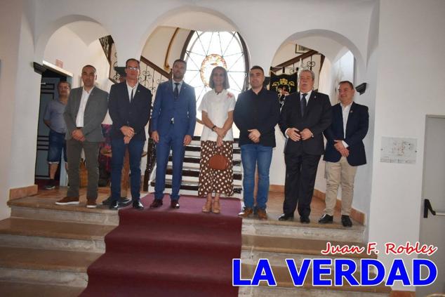 El programa de la visita de la Infanta Elena concluyó con un recorrido por la Casa-Museo de los Caballos del Vino; un momento que había despertado gran expectación entre los caballistas ya que doña Elena ostenta el título de Amazona Honoraria del Bando de los Caballos del Vino desde 1990, fecha en la que aceptó el nombramiento. 