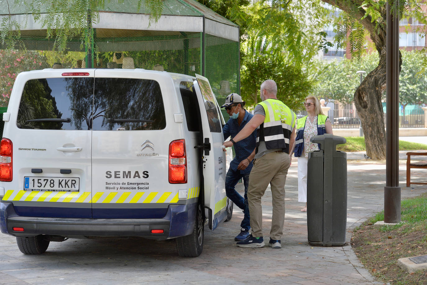 Fotos: El calor extremo moviliza a los servicios sociales en Murcia