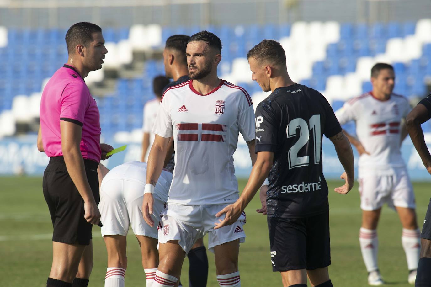 Fotos: El Efesé reverdece frente al Ibiza