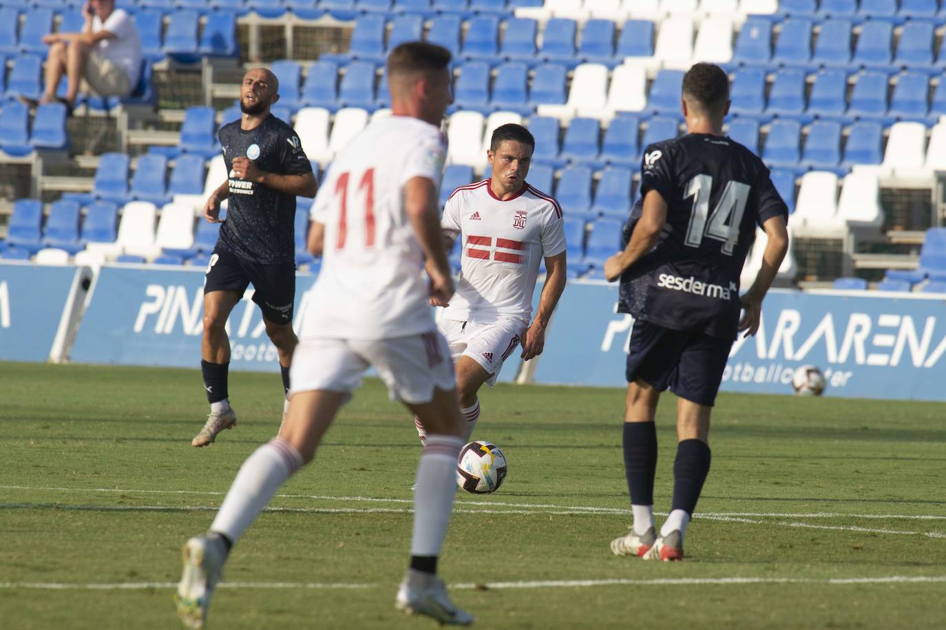 Fotos: El Efesé reverdece frente al Ibiza