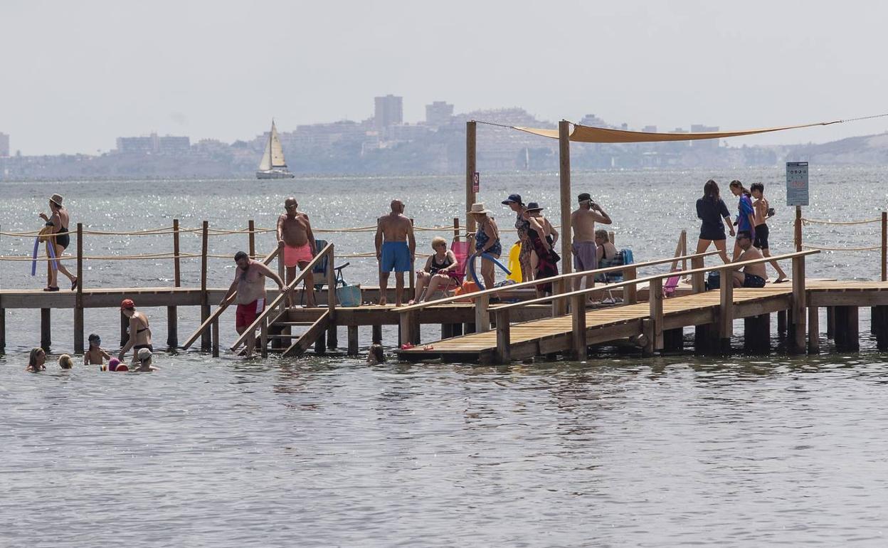 Bañistas en los balnearios en una imagen de archivo. 