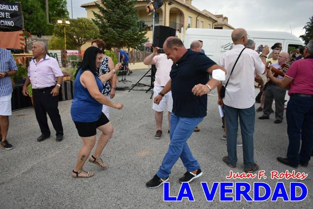 El pasado sábado, 30 de julio del 2022, en la explanada junto al Restaurante El Cortijo, en el Campo de San Juan, se celebró el XXX ENCUENTRO DE CUADRILLAS DE ANIMEROS EN EL NOROESTE MURCIANO. Las cuadrillas invitadas empezaron a llegar y a hacer música mientras se hacía la hora de degustar una merienda/cena que se les ofreció a las mismas. A continuación tuvo lugar el homenaje a Salvador Ondoño López, fallecido hace solo unos días.