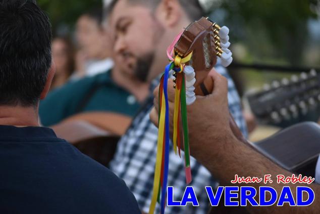 El pasado sábado, 30 de julio del 2022, en la explanada junto al Restaurante El Cortijo, en el Campo de San Juan, se celebró el XXX ENCUENTRO DE CUADRILLAS DE ANIMEROS EN EL NOROESTE MURCIANO. Las cuadrillas invitadas empezaron a llegar y a hacer música mientras se hacía la hora de degustar una merienda/cena que se les ofreció a las mismas. A continuación tuvo lugar el homenaje a Salvador Ondoño López, fallecido hace solo unos días.