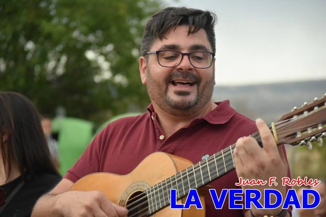 El pasado sábado, 30 de julio del 2022, en la explanada junto al Restaurante El Cortijo, en el Campo de San Juan, se celebró el XXX ENCUENTRO DE CUADRILLAS DE ANIMEROS EN EL NOROESTE MURCIANO. Las cuadrillas invitadas empezaron a llegar y a hacer música mientras se hacía la hora de degustar una merienda/cena que se les ofreció a las mismas. A continuación tuvo lugar el homenaje a Salvador Ondoño López, fallecido hace solo unos días.