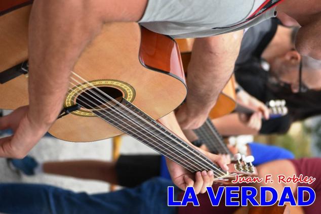 El pasado sábado, 30 de julio del 2022, en la explanada junto al Restaurante El Cortijo, en el Campo de San Juan, se celebró el XXX ENCUENTRO DE CUADRILLAS DE ANIMEROS EN EL NOROESTE MURCIANO. Las cuadrillas invitadas empezaron a llegar y a hacer música mientras se hacía la hora de degustar una merienda/cena que se les ofreció a las mismas. A continuación tuvo lugar el homenaje a Salvador Ondoño López, fallecido hace solo unos días.