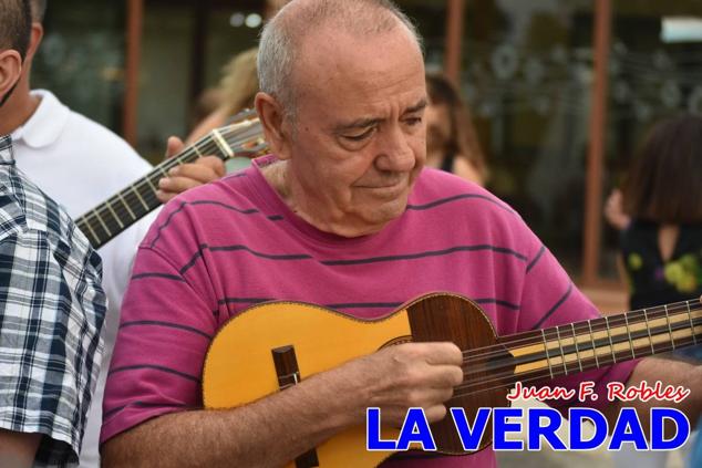 El pasado sábado, 30 de julio del 2022, en la explanada junto al Restaurante El Cortijo, en el Campo de San Juan, se celebró el XXX ENCUENTRO DE CUADRILLAS DE ANIMEROS EN EL NOROESTE MURCIANO. Las cuadrillas invitadas empezaron a llegar y a hacer música mientras se hacía la hora de degustar una merienda/cena que se les ofreció a las mismas. A continuación tuvo lugar el homenaje a Salvador Ondoño López, fallecido hace solo unos días.