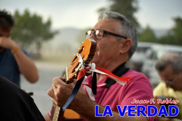 El pasado sábado, 30 de julio del 2022, en la explanada junto al Restaurante El Cortijo, en el Campo de San Juan, se celebró el XXX ENCUENTRO DE CUADRILLAS DE ANIMEROS EN EL NOROESTE MURCIANO. Las cuadrillas invitadas empezaron a llegar y a hacer música mientras se hacía la hora de degustar una merienda/cena que se les ofreció a las mismas. A continuación tuvo lugar el homenaje a Salvador Ondoño López, fallecido hace solo unos días.