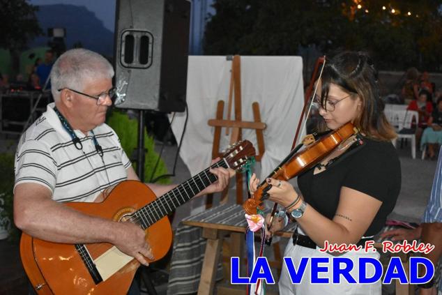 El pasado sábado, 30 de julio del 2022, en la explanada junto al Restaurante El Cortijo, en el Campo de San Juan, se celebró el XXX ENCUENTRO DE CUADRILLAS DE ANIMEROS EN EL NOROESTE MURCIANO. Las cuadrillas invitadas empezaron a llegar y a hacer música mientras se hacía la hora de degustar una merienda/cena que se les ofreció a las mismas. A continuación tuvo lugar el homenaje a Salvador Ondoño López, fallecido hace solo unos días.