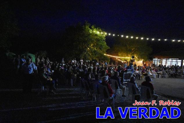 El pasado sábado, 30 de julio del 2022, en la explanada junto al Restaurante El Cortijo, en el Campo de San Juan, se celebró el XXX ENCUENTRO DE CUADRILLAS DE ANIMEROS EN EL NOROESTE MURCIANO. Las cuadrillas invitadas empezaron a llegar y a hacer música mientras se hacía la hora de degustar una merienda/cena que se les ofreció a las mismas. A continuación tuvo lugar el homenaje a Salvador Ondoño López, fallecido hace solo unos días.
