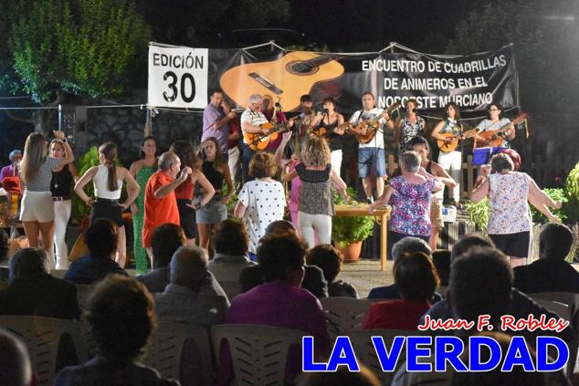 El pasado sábado, 30 de julio del 2022, en la explanada junto al Restaurante El Cortijo, en el Campo de San Juan, se celebró el XXX ENCUENTRO DE CUADRILLAS DE ANIMEROS EN EL NOROESTE MURCIANO. Las cuadrillas invitadas empezaron a llegar y a hacer música mientras se hacía la hora de degustar una merienda/cena que se les ofreció a las mismas. A continuación tuvo lugar el homenaje a Salvador Ondoño López, fallecido hace solo unos días.