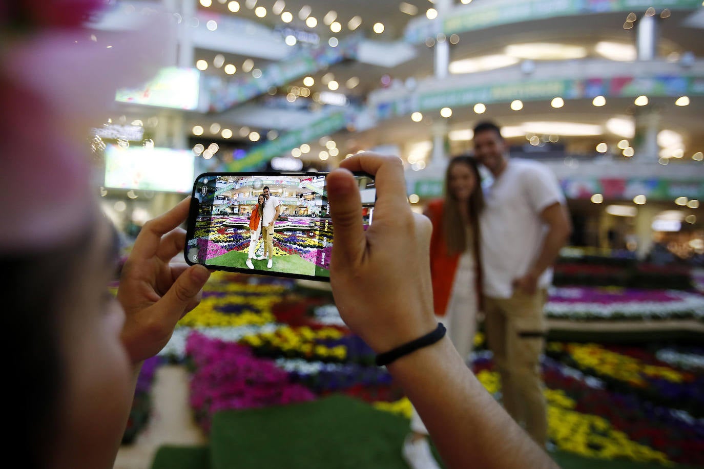 Fotos: Las flores invaden un centro comercial de Medellín