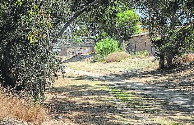 La rambla de Benipila, limpia, a la altura de Navantia. 