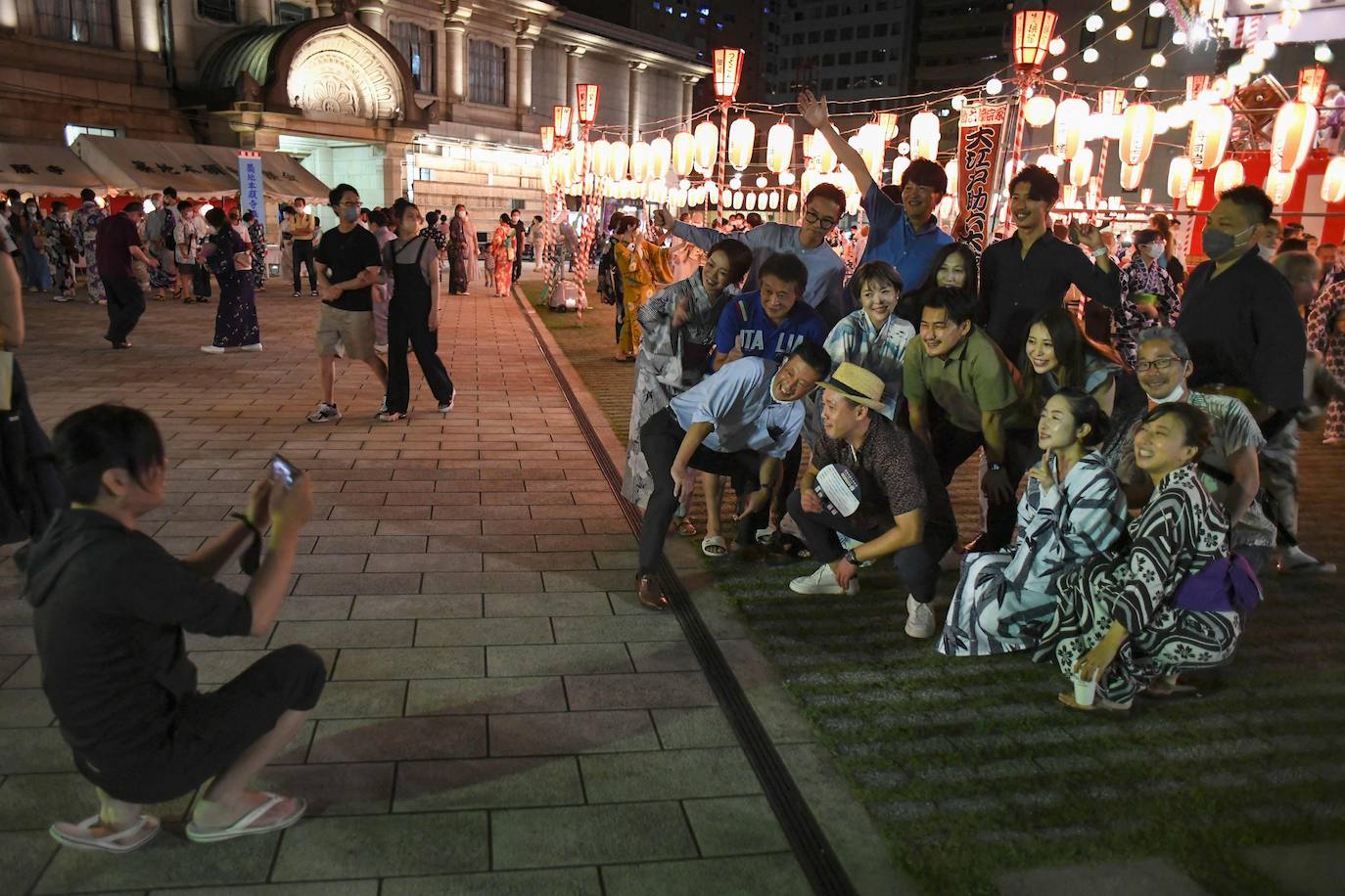 Fotos: La danza de Tokio que honra a los espíritus ancestrales