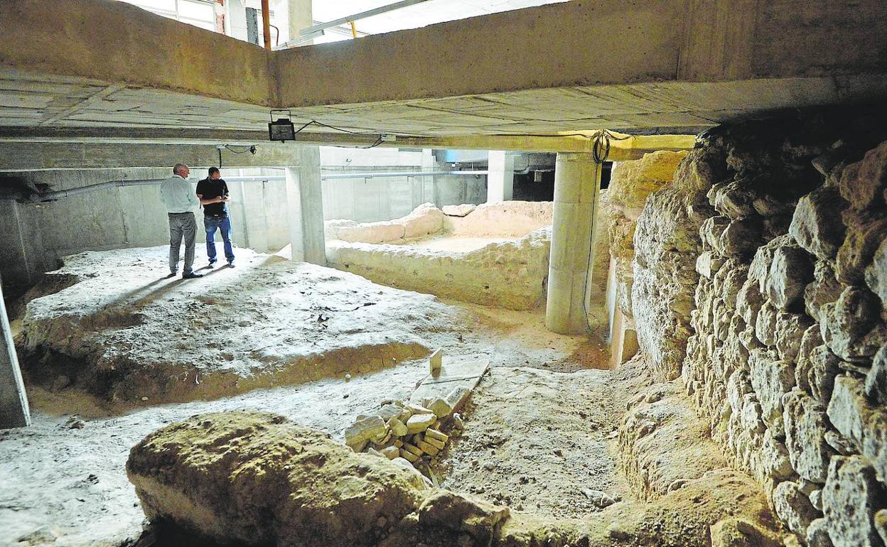 Los bajos del edificio Almudaina acogen el cementerio musulmán que incluirá el nuevo museo. 