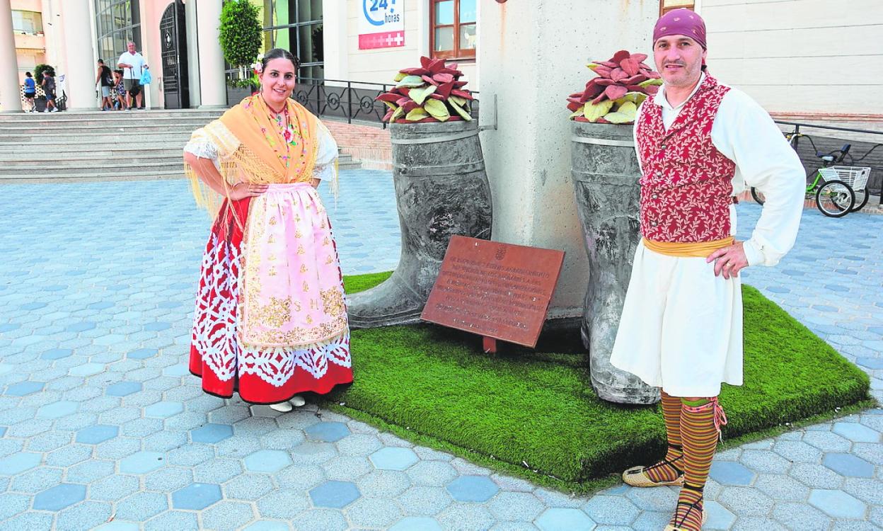 Sandra Hernández y Javi Frutos, huertanos de la peña La Morenica. 