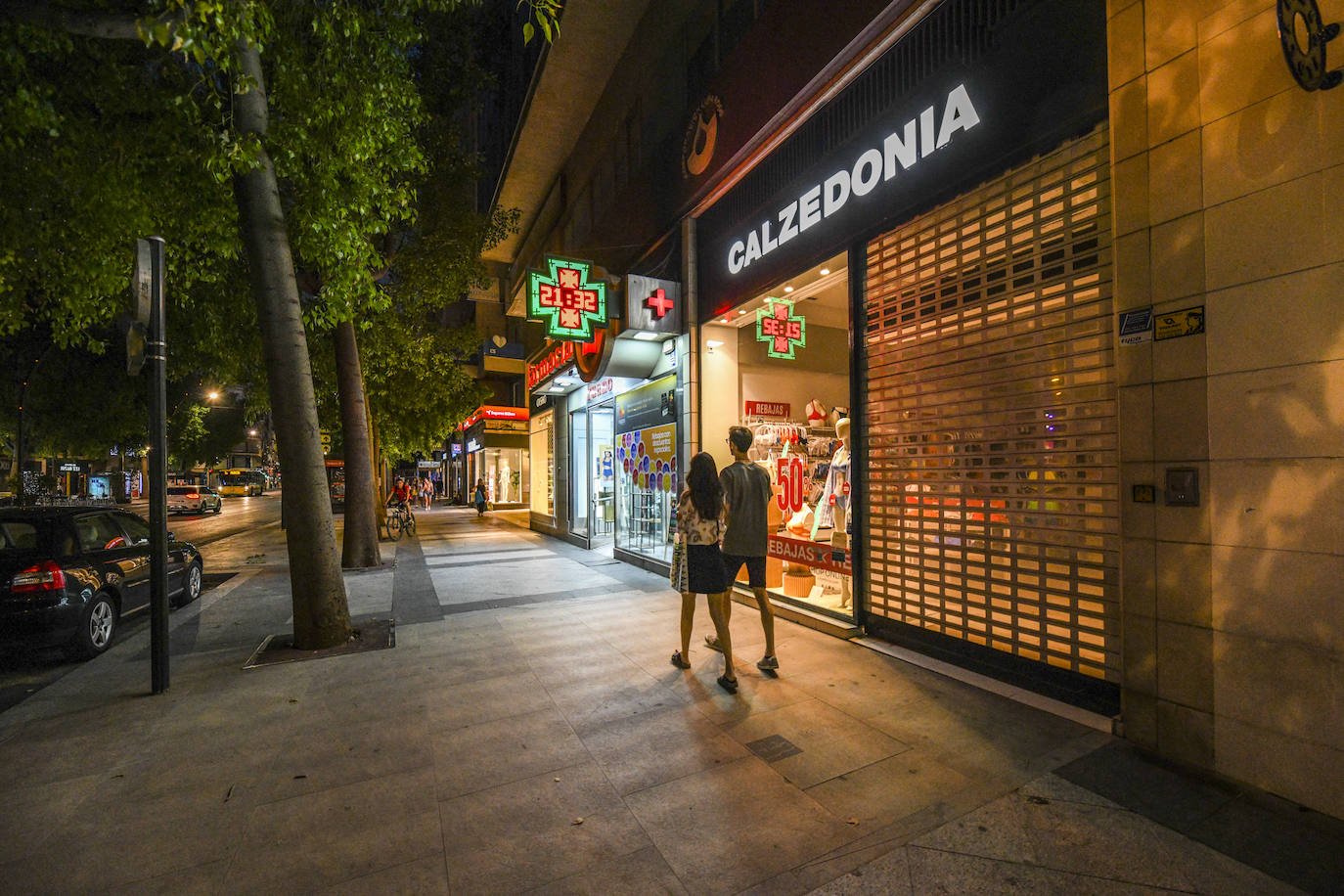 Fotos: Menos luces en Murcia en el primer día de aplicación de la ley de ahorro energético